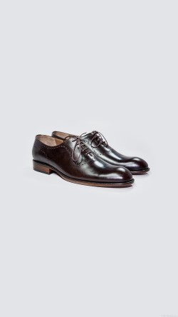 ak43-shoe-shine-white-minimal-simple-art