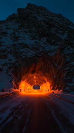 bj44-art-tunnel-moutain-dark