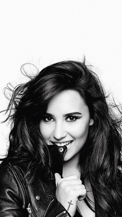 hb68-demi-lovato-in-bw