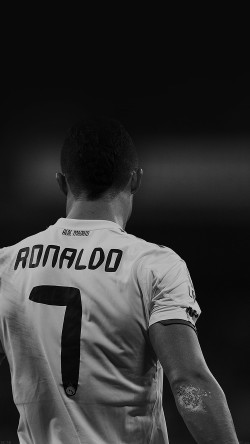 hc75-cristiano-ronaldo-7-real-madrid-soccer-dark