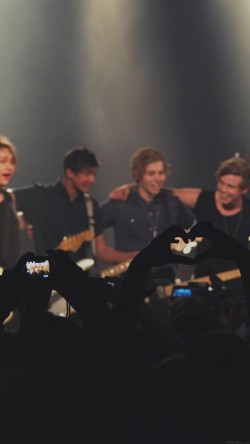 hc97-5-seconds-of-summer-concert-music