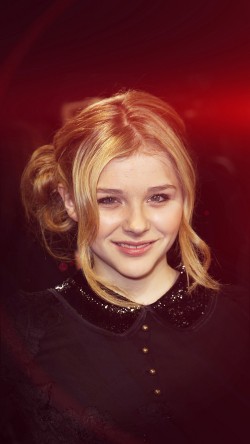 hg36-chloe-moretz-dark-smile-film-cute-flare-red