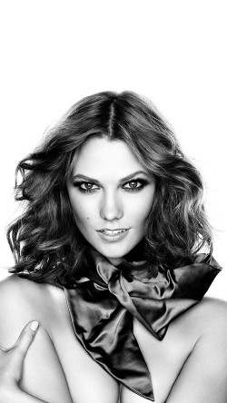 hg42-karlie-kloss-model-bw-present-sexy
