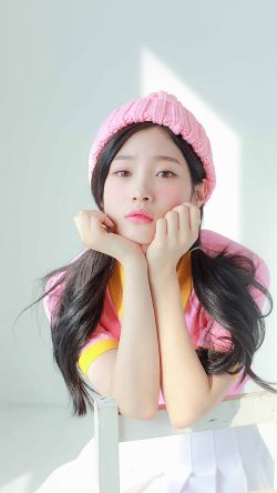 hm45-ioi-chaeyeon-girl-pink-white-asian