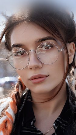 hp49-dua-lipa-girl-glasses