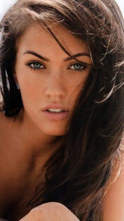 hp95-megan-fox-model-beach
