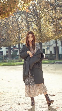 hr55-kpop-girl-hyeri-girlsday-fall-tree-autumn