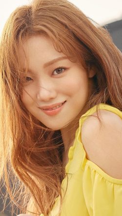 hs30-girl-kpop-yellow-smile