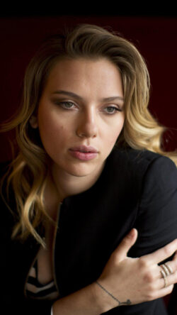 hv20-scarlett-johanson-girl-film