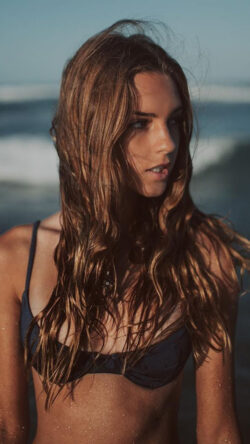 hv24-swim-summer-beach-girl-emily-feld-bikini