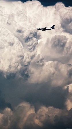 mb70-wallpaper-up-in-the-sky-2-cloud