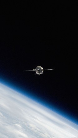mc40-wallpaper-space-cosmos-satellite-earth