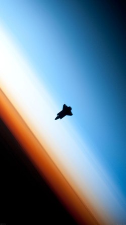 me75-endeavor-horizon-spaceship-from-space