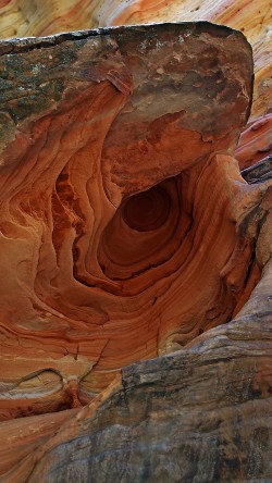 mi08-hidden-canyon-rock-formations-nature-mountains