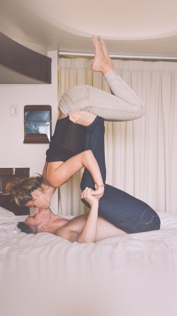 ms85-bedroom-couple-love-kiss-dont-try-this-at-home