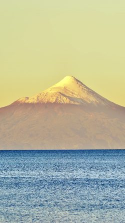 mt30-snow-mountain-yellow-blue-sea