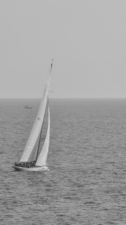 mt62-boat-dark-bw-sea-ocean-nature