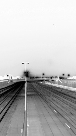 mv62-road-street-city-night-car-lights-white-bw