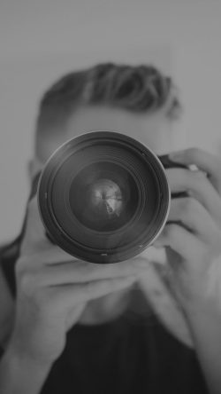 mw33-camera-eye-film-city-life-zoom-bokeh-flare-dark-bw