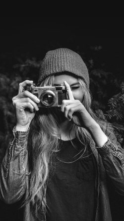 mx77-photo-taking-girl-dark-cute-bw