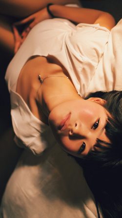 ni25-girl-bed-asian-dark-human-love
