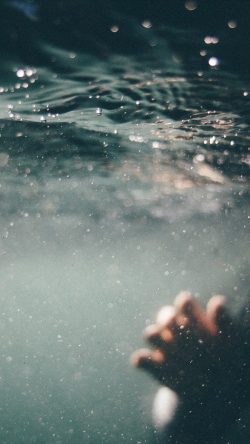 nl82-water-swim-bokeh-vacation-dark