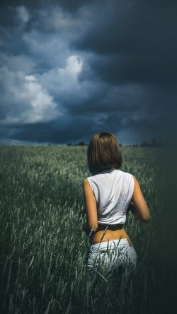 nn71-girl-green-field-nature
