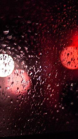 vl44-rainy-night-drops-bokeh-red-light-pattern